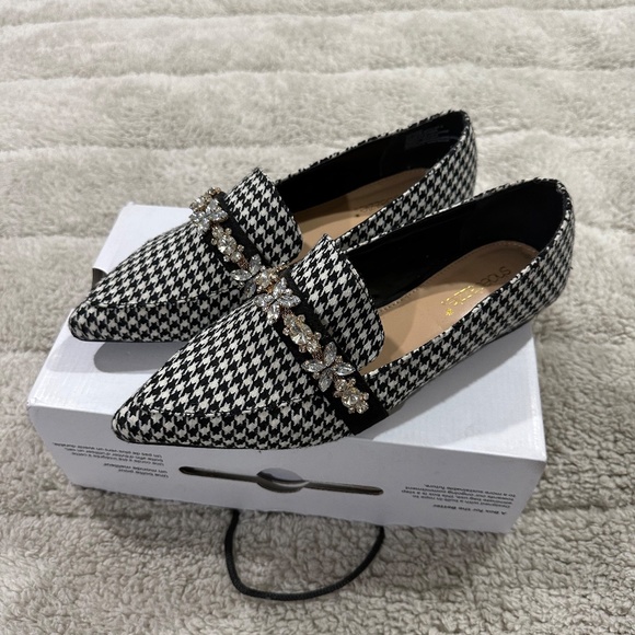 Flats - Picture 2 of 2